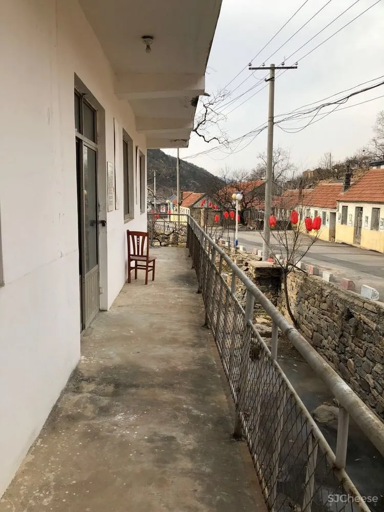 白石酒吧 / 三文建筑/何崴工作室 首