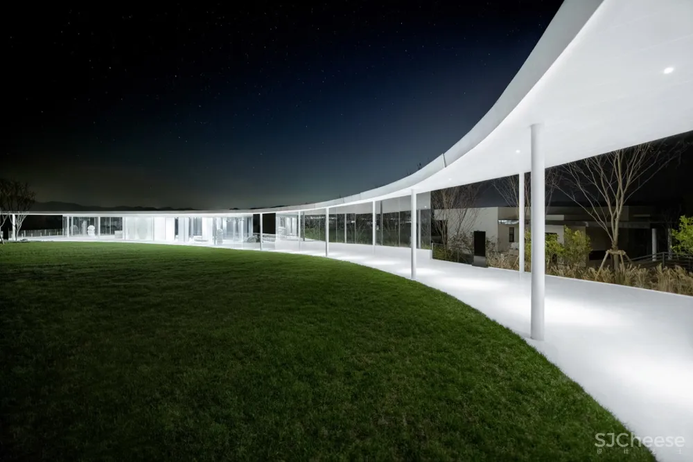 “云” – 云南抚仙湖万科艺术美学中心 / 承迹景观 首