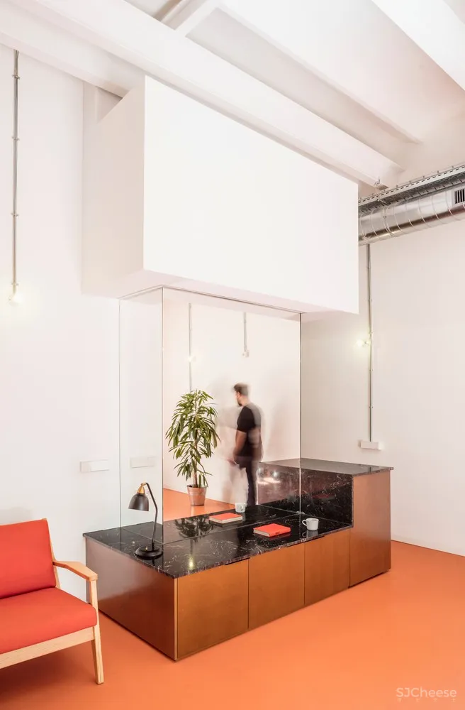 90㎡巴塞罗那不规则住宅 | CRÜ