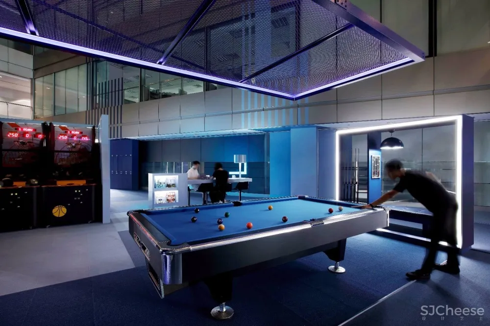 台湾306m²如KTV般的Light up办公室