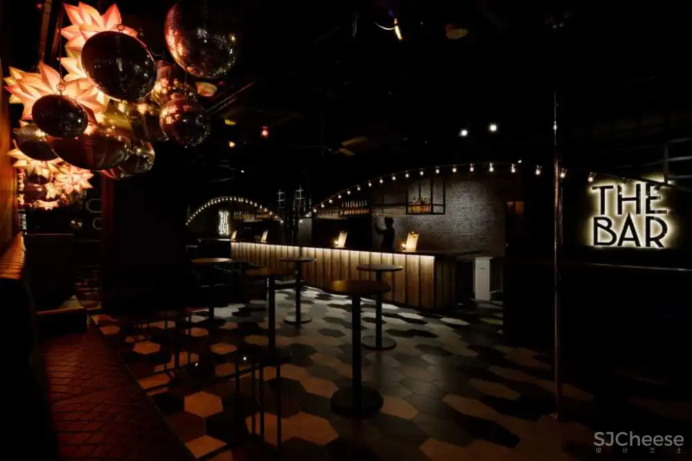 名古屋一家西班牙风情酒吧餐厅设计