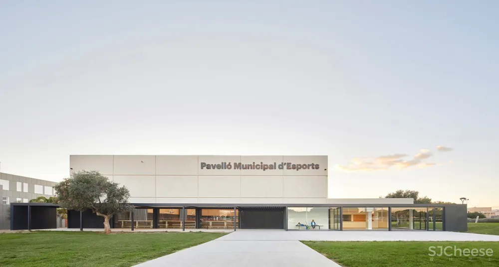 Vila-Seca市立体育馆翻新及扩建,西班牙 / NAM Arquitectura