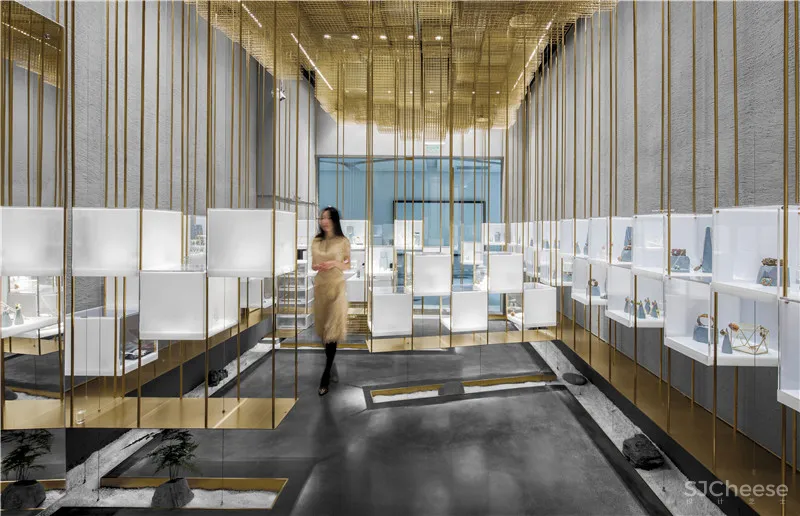 黄金云下的设计师品牌配饰集合店