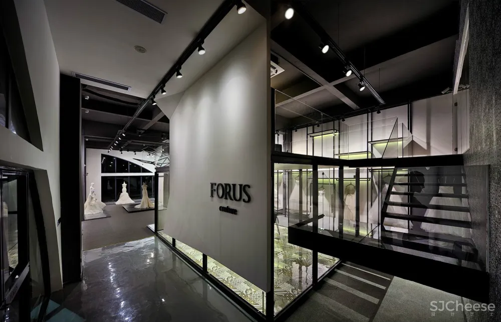 Forus高端定制婚纱机构 李超