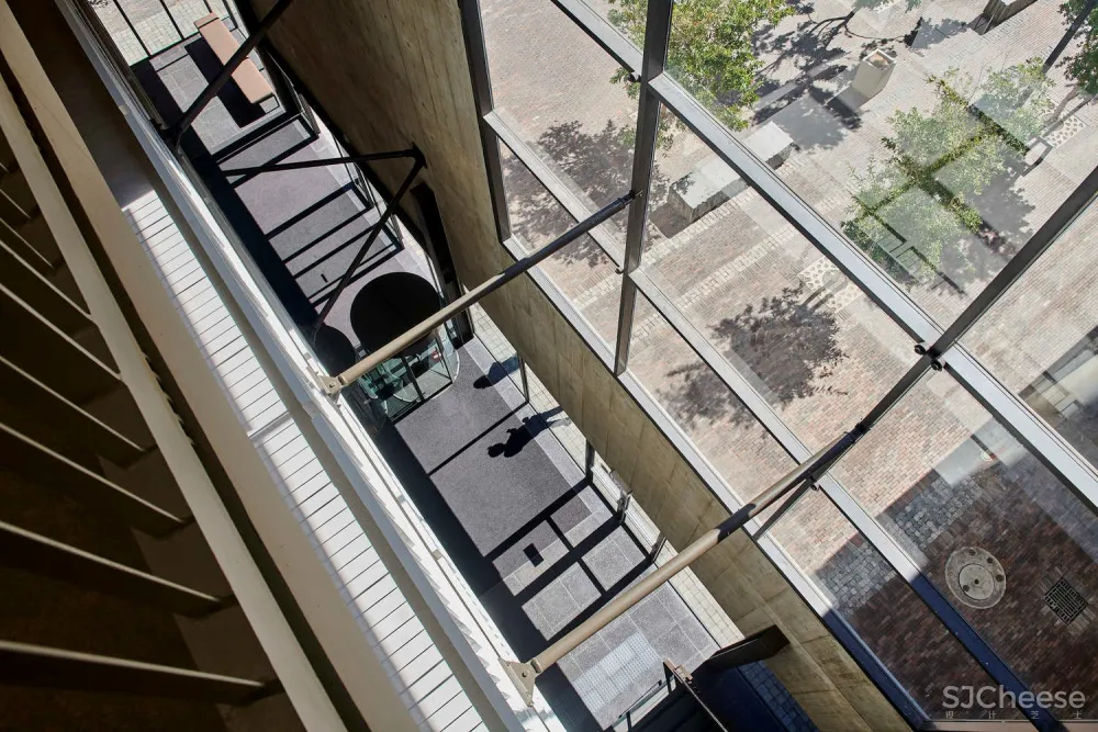 索尔·普拉特杰大学学生资源中心 / Designworkshop