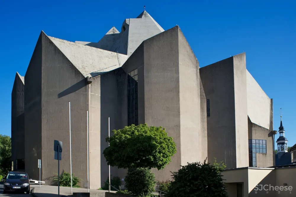 AD 经典:粗野主义代表作圣玛丽大教堂 / Gottfried Böhm