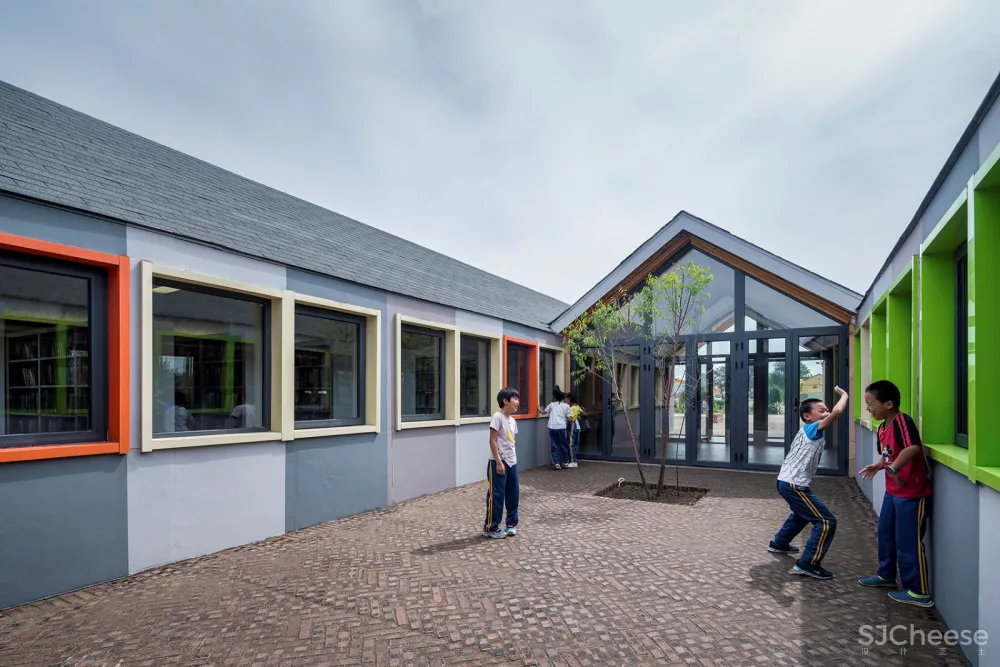 张北县二台镇华夏之星初心图书馆,河北 / 度态建筑