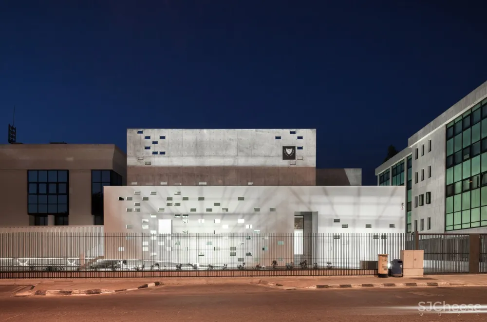 Varda Studio | 抽象的镂空形式建筑