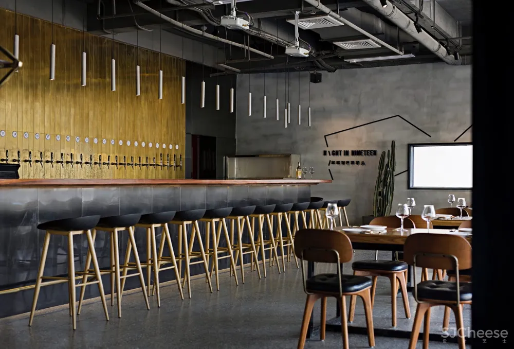 食酒堂精酿吧，海口 / Ly龙丽仁室内设计 首
