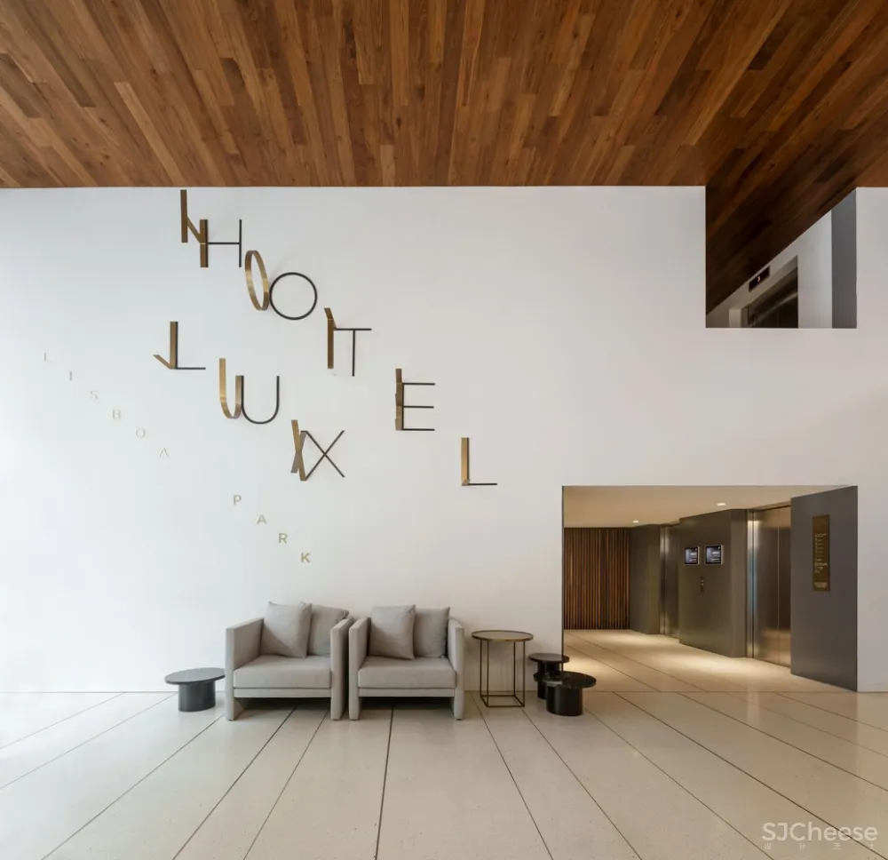 勒克斯公园酒店 / Arquitectos Aliados + PROMONTORIO