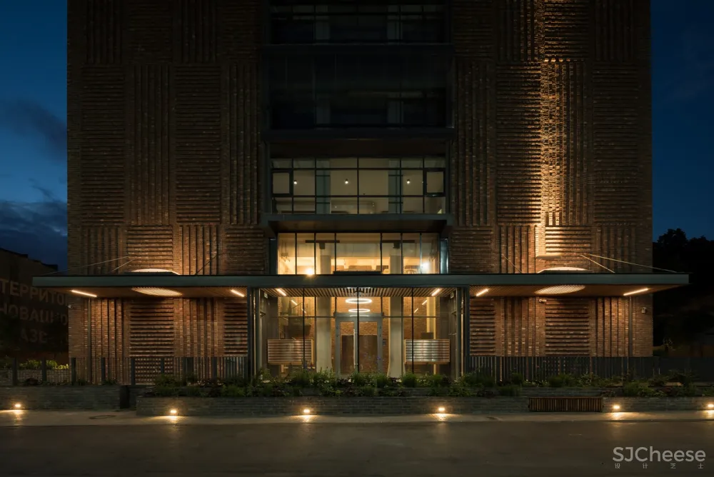 夹层公寓改造 / DNK ag