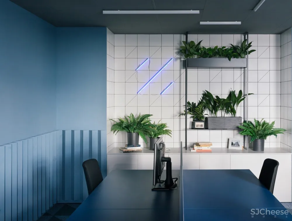 首发 | 大胆的色彩表达 STUDIO11设计明斯克办公空间