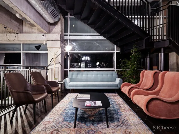 戏剧感十足的 ZOMBY BLUE 演艺娱乐中心 | fabio gianoli