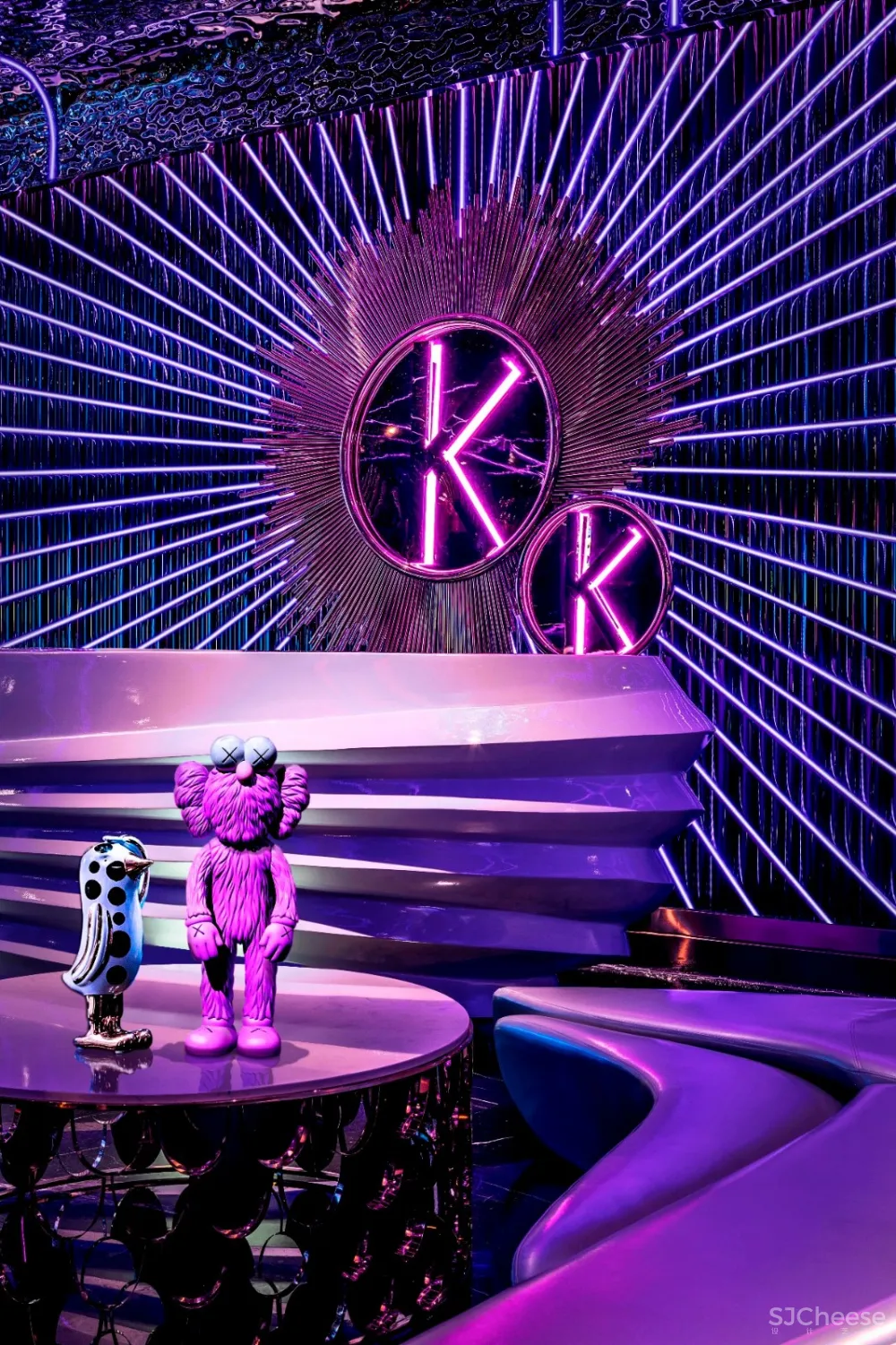 新作 | “好色的绅士” KINGKISS KTV 首