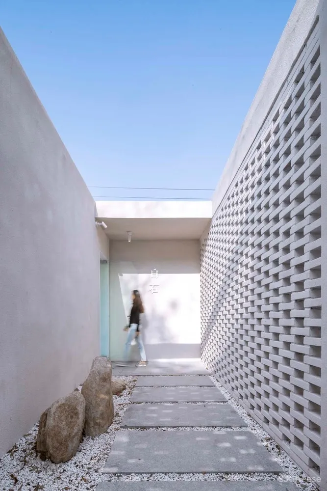 白石酒吧 / 三文建筑/何崴工作室 首