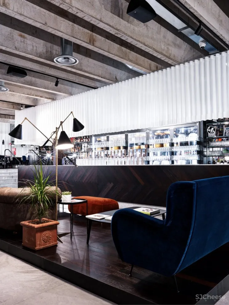 戏剧感十足的 ZOMBY BLUE 演艺娱乐中心 | fabio gianoli