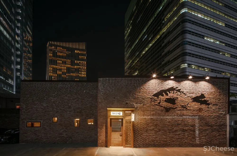 传统木结构餐厅 | GwangHwaMunHaeMul 首