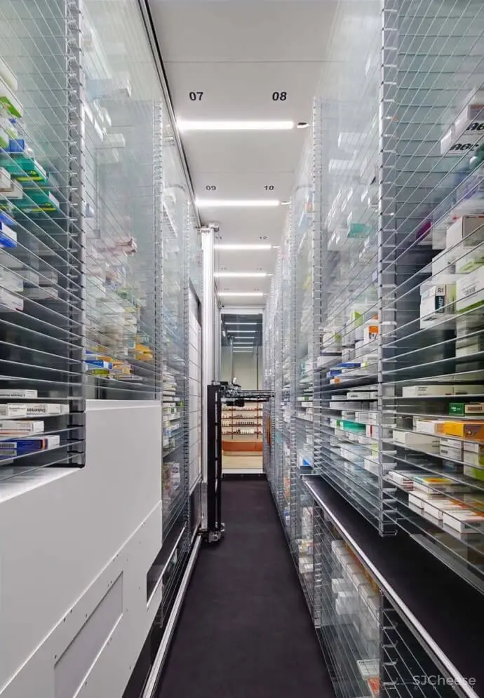 柏林一家未来主义药房设计