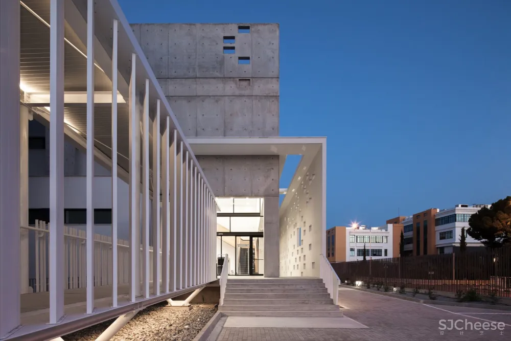 Varda Studio | 抽象的镂空形式建筑