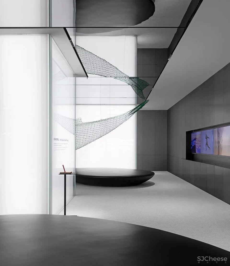 东仓建设:全球首家超级旗舰店·Whale 首