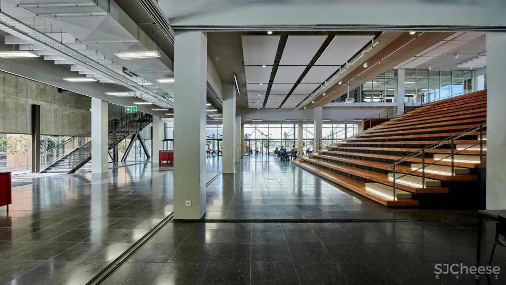 索尔·普拉特杰大学学生资源中心 / Designworkshop