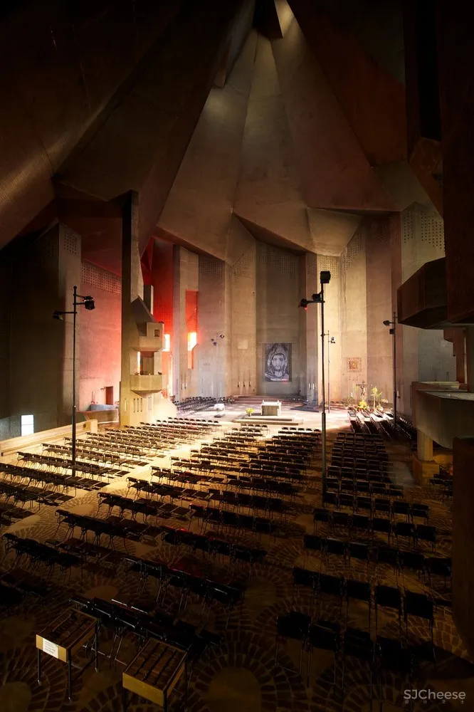 AD 经典:粗野主义代表作圣玛丽大教堂 / Gottfried Böhm