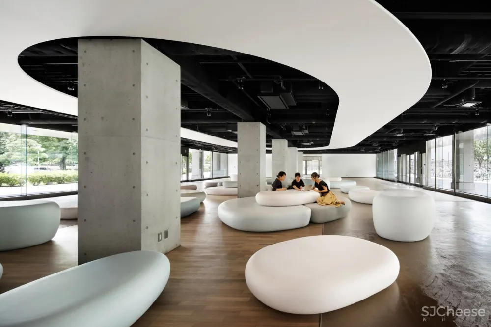 Igarashi Design Studio | 充满鹅卵石家具的Zero空间