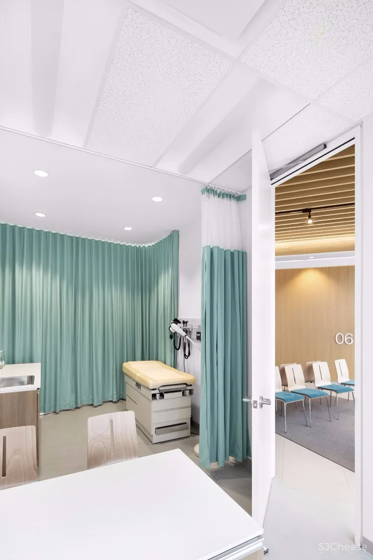 色彩打造的加拿大蒙特利尔Uniprix药店 | Jean de Lessard