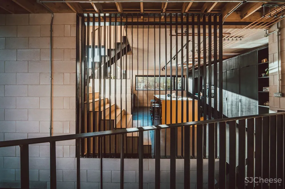 英国一对双胞胎兄弟自建优雅工业之家