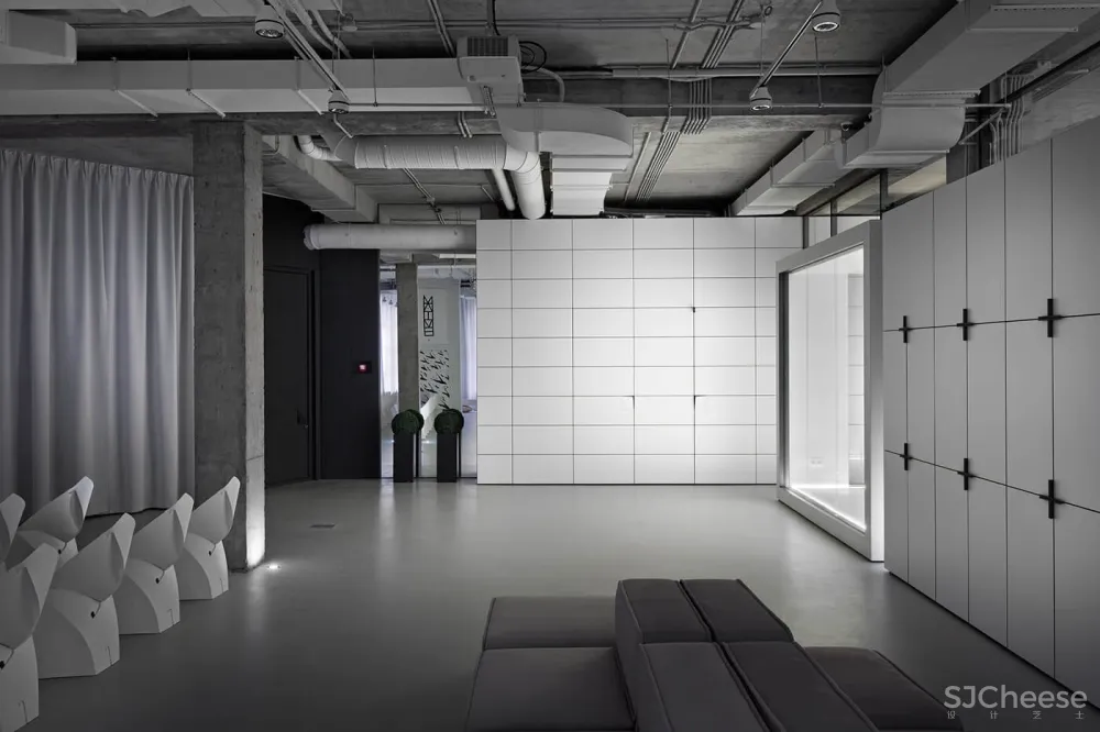 乌克兰黑白简约Soesthetic集团办公室 | SOESTHETIC GROUP