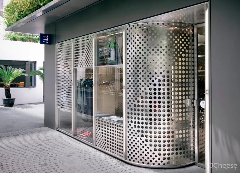 上海20m² ALL SH 街头潮牌集合店 | 联图建筑设计 首