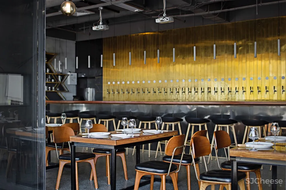 食酒堂精酿吧，海口 / Ly龙丽仁室内设计 首