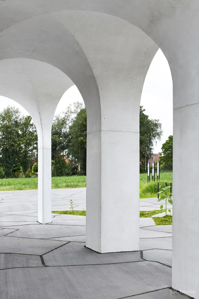 Gijs Van Vaerenbergh设计:拱形空间提供各个方向的环境面