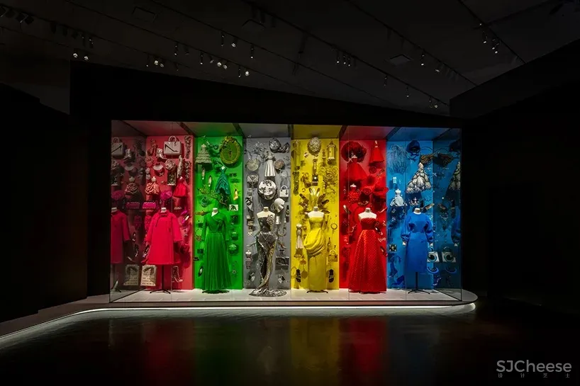 OMA为迪奥设计的展览在丹佛艺术博物馆开幕