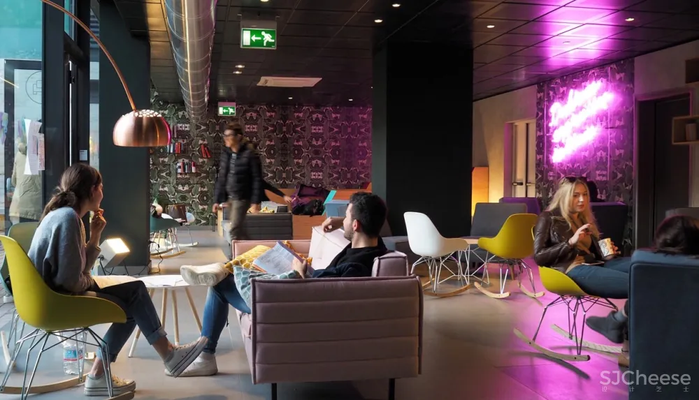 罗马80年代氛围的公共空间 | Tommaso Guerra