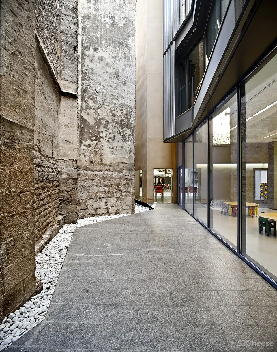 玩具图书馆与办公室,巴塞罗那 / taller 9s arquitectes