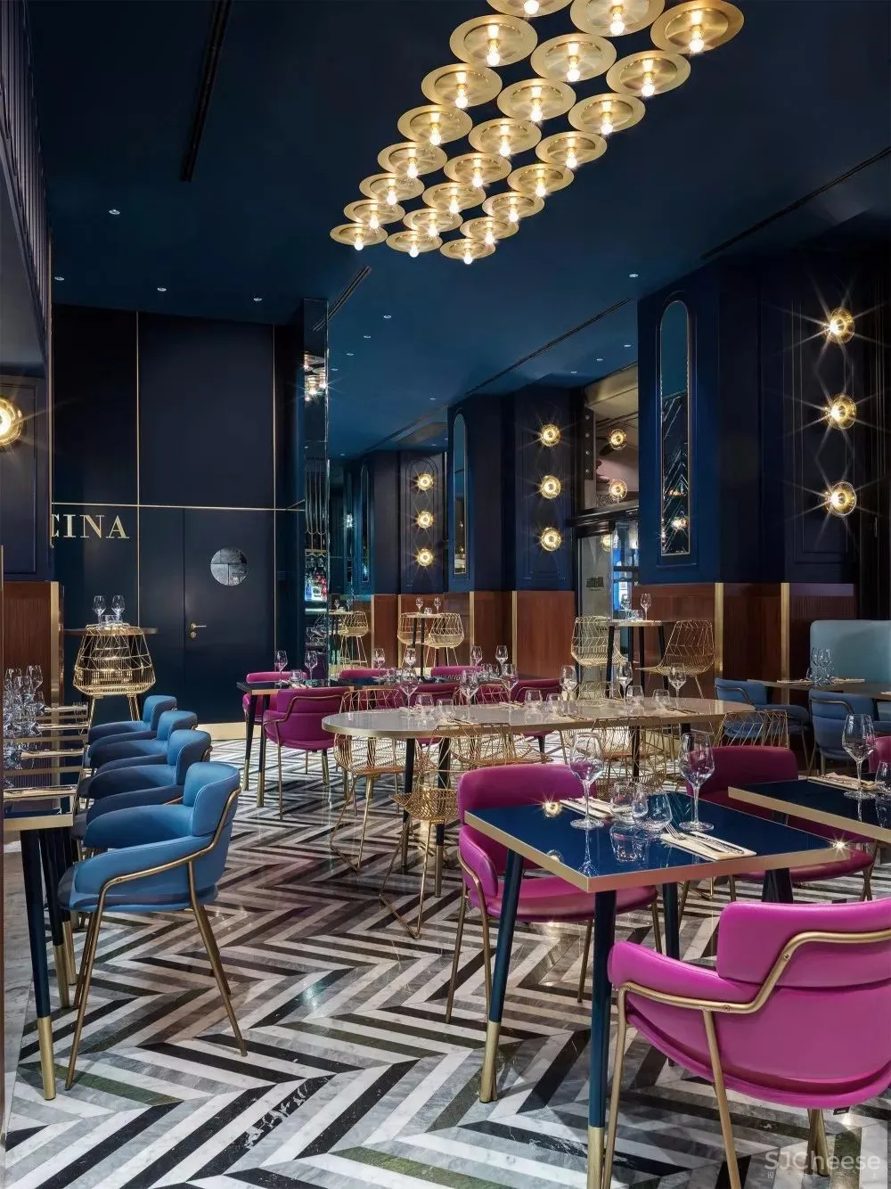 复古胡桃木+黄铜 Motta国外轻奢咖啡店 | COLLIDANIELARCHITETTO 首