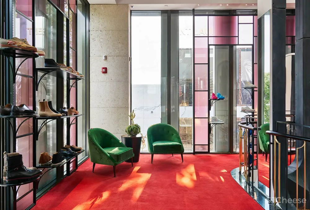 212box作品 | 树皮覆盖的Christian Louboutin精品店,与自然美感产生共鸣