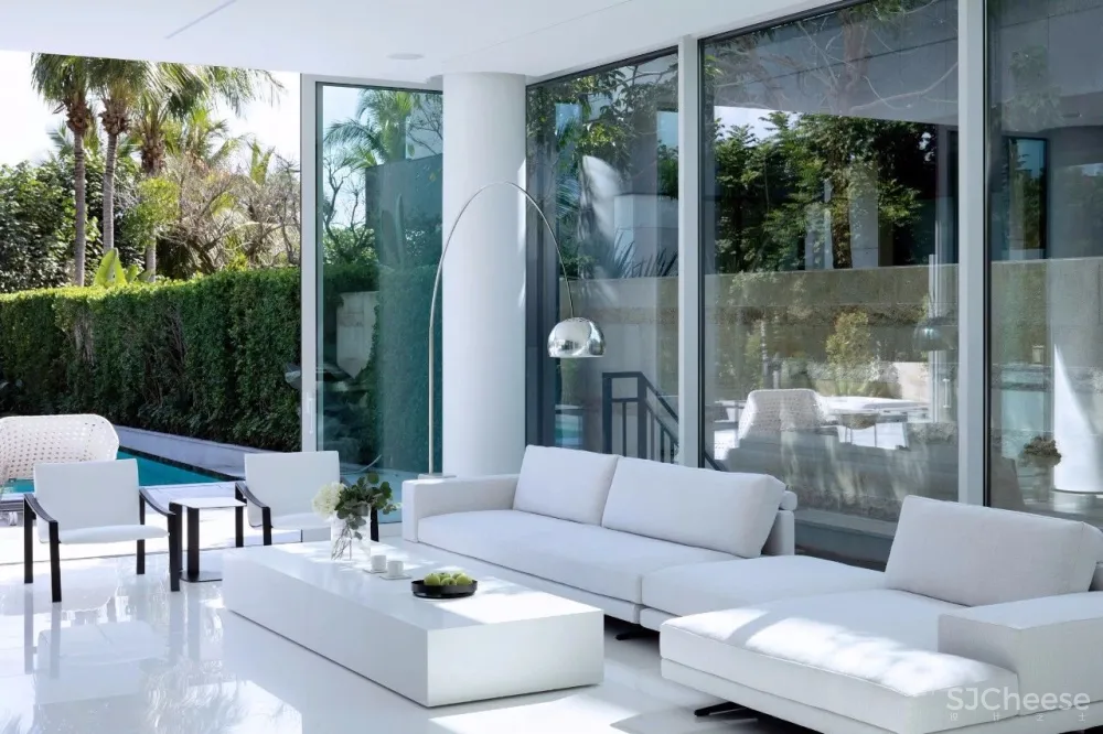 新作 | 1400m² 极简白顶级度假别墅，89年设计师惊艳演绎 首