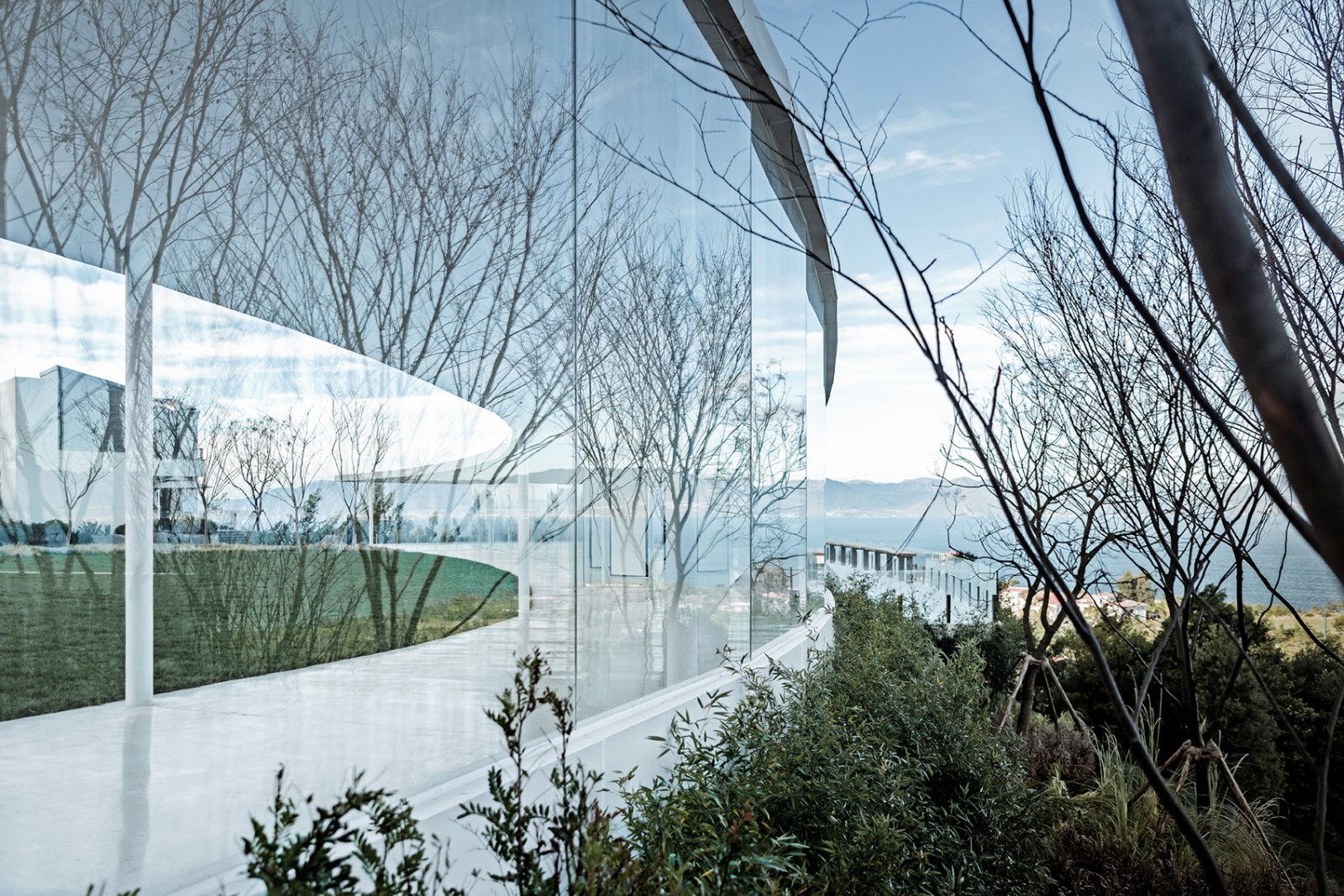 “云” – 云南抚仙湖万科艺术美学中心 / 承迹景观 首