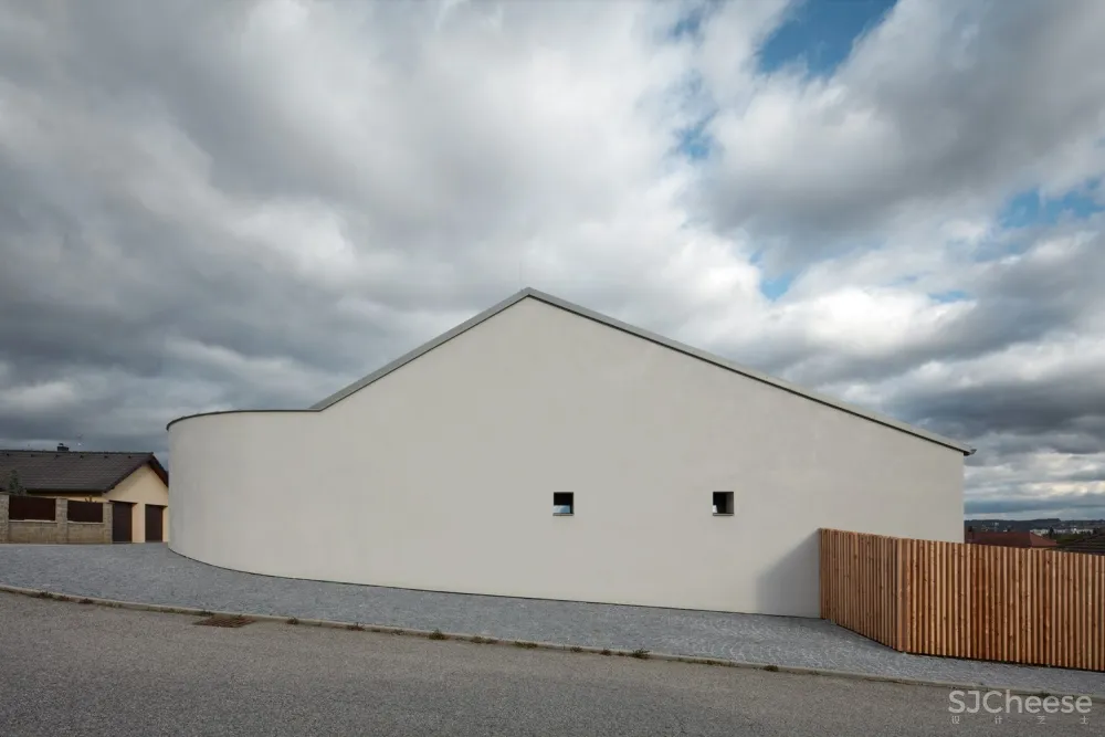 首发 | Jiří Weinzettl 无障碍T形住宅 首