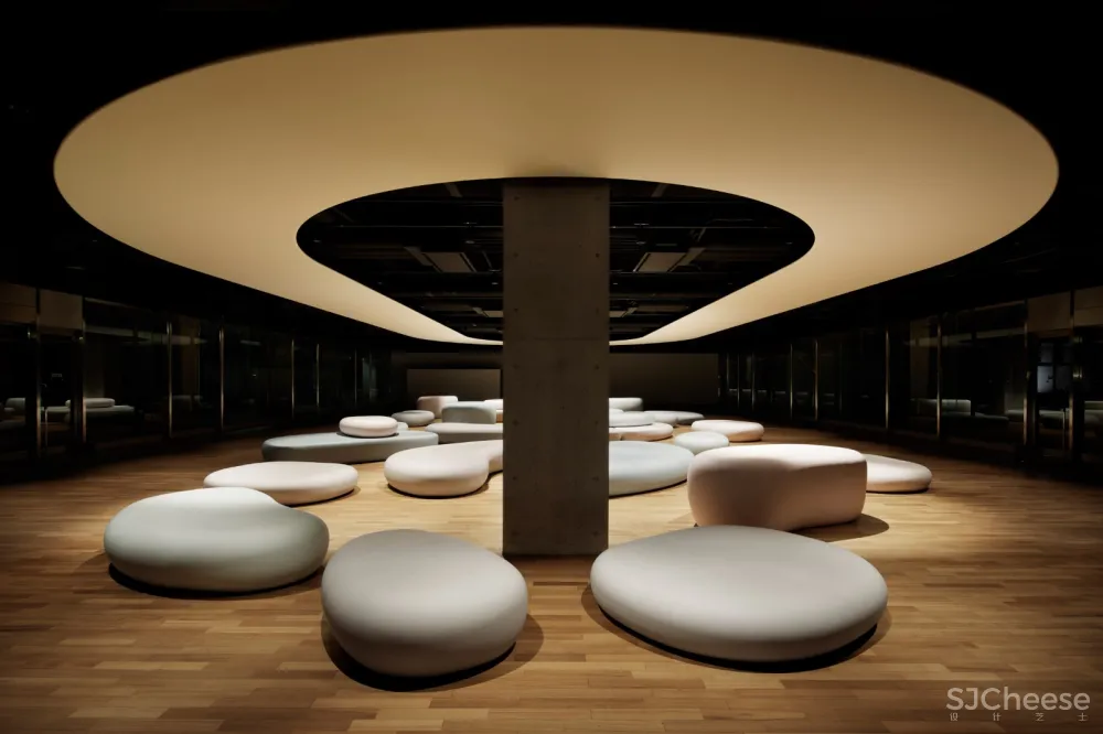 Igarashi Design Studio | 充满鹅卵石家具的Zero空间