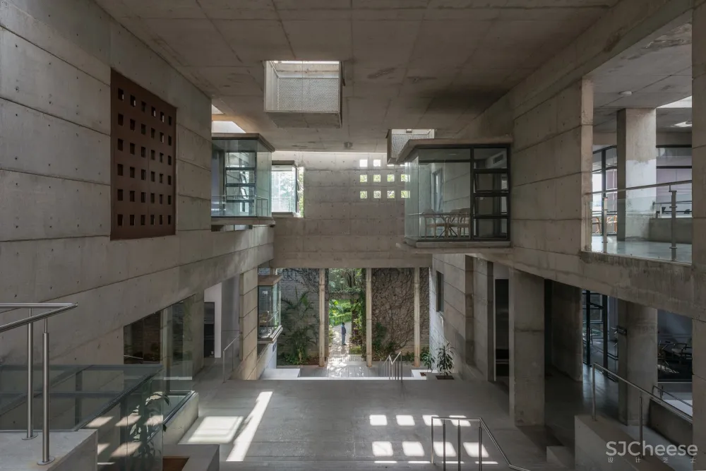 IIM-B 新教学综合体 / Mindspace Architects 首
