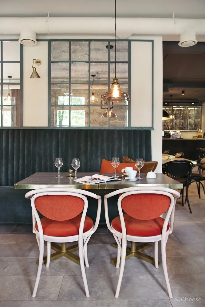 PB STUDIO | 波兰历史建筑扩建成温馨酒店