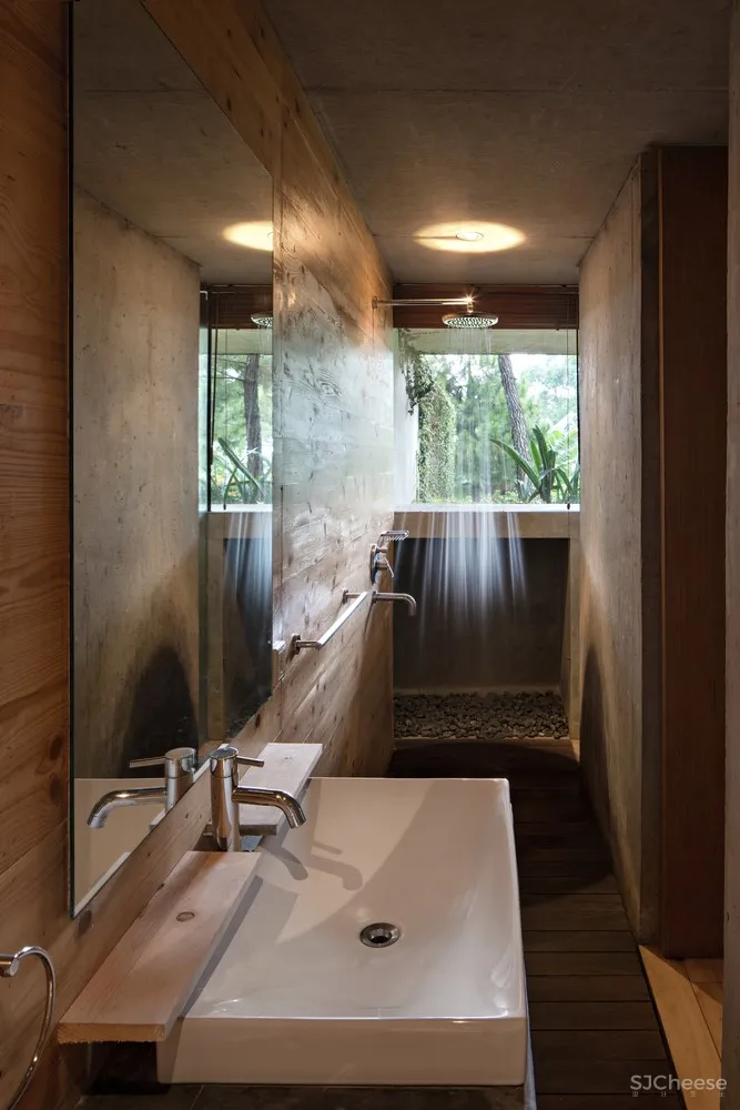 EH 住宅 / andramatin