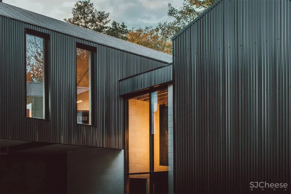 英国一对双胞胎兄弟自建优雅工业之家