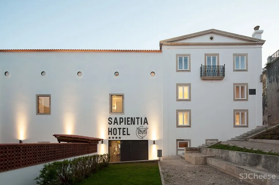 科英布拉酒店改造，葡萄牙 / depA Architects