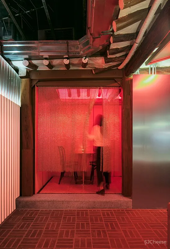 首尔老建筑内的现代 CALIGARI 酒吧 | labotory 首