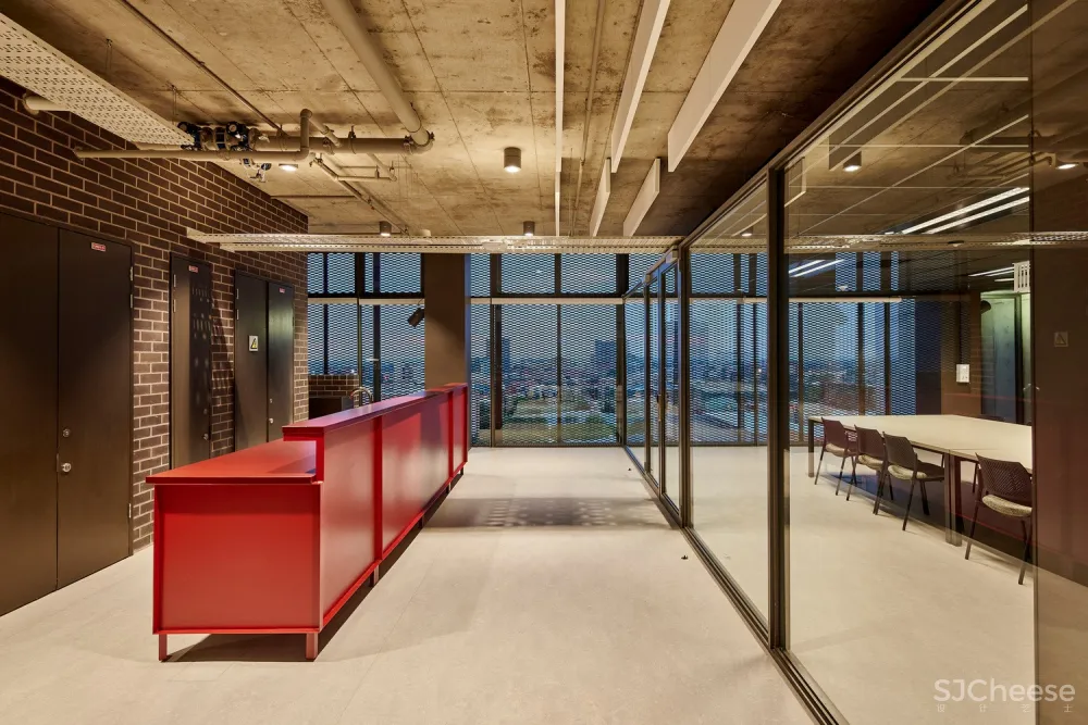 索尔·普拉特杰大学学生资源中心 / Designworkshop