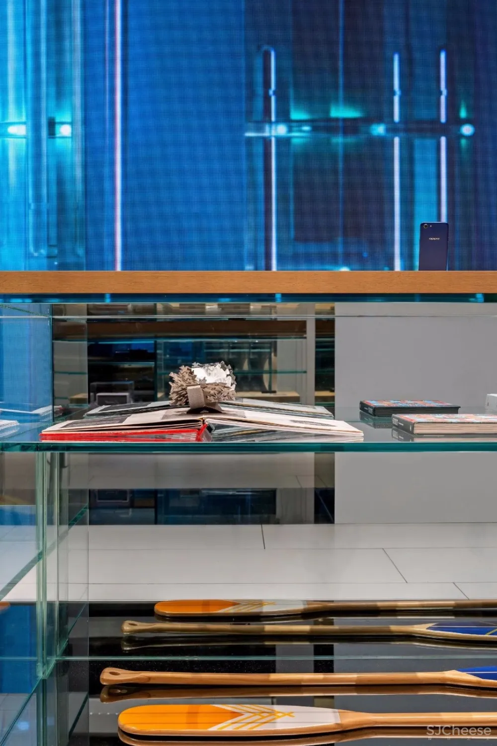 DOMANI东仓新作首发 | OPPO 深圳旗舰店· 透明的存在